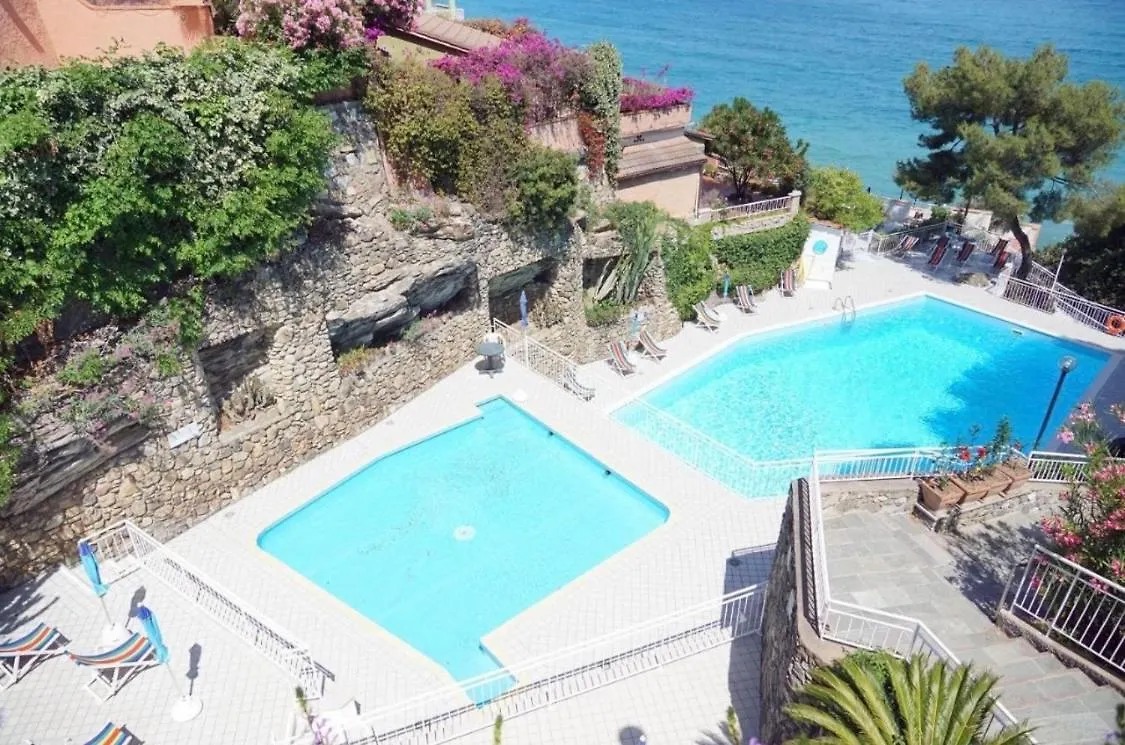 Holiday home Casa Sul Mare Per 5 Persone, Spiaggia Privata, Piscine E Campo Da Tennis Andora Italy